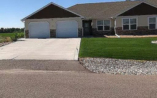 1st image of 163 Pebble Ln