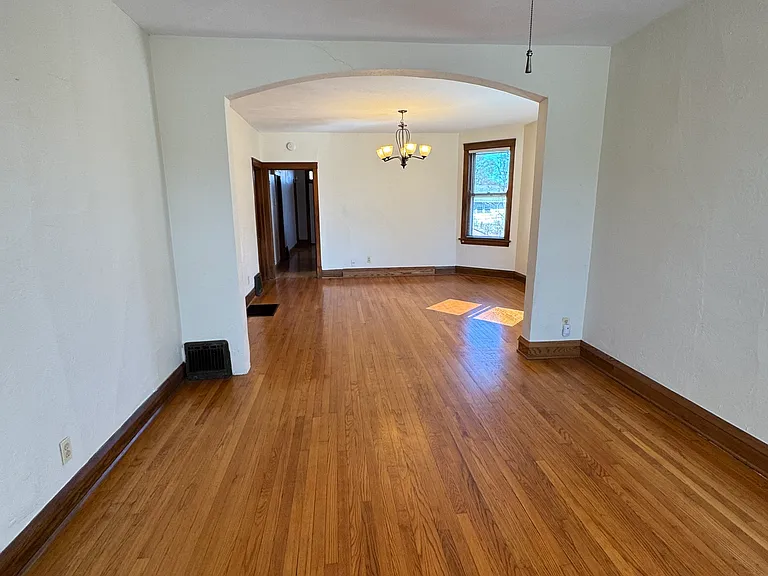 3853 N Hamlin Ave — Photo 8