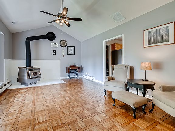 5th image of 7 Oak Leaf Ct