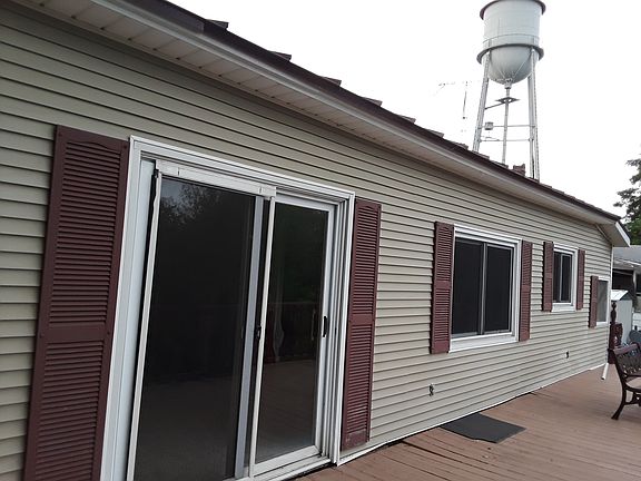 Main lev. sliding glass door