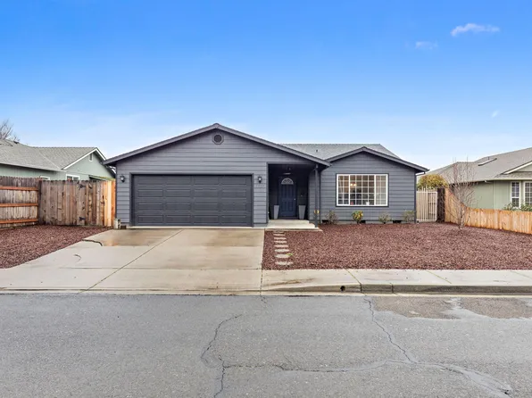 1127 Coachman Dr, Central Pt, OR 97502