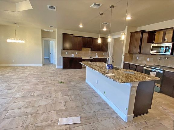 4th image of 817 Estate Cir