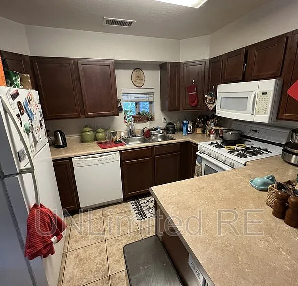 523 E Franklin Ave — Photo 9