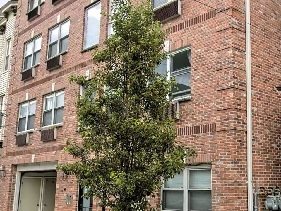 1st image of 206 36th St APT 101