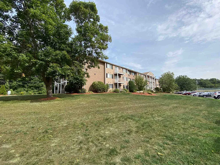 383 Huse Rd #9 — Photo 4