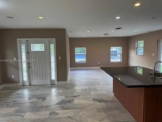 Brentwood Rev Pl — Photo 4