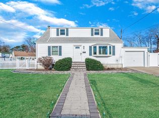 145 Kinsella Ave, Massapequa Park, NY 11762