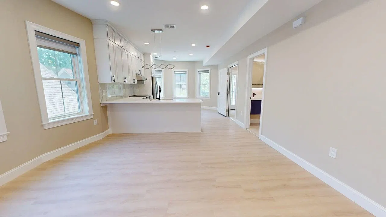 3 bed, 1215 sqft, $4,500 — Photo 2