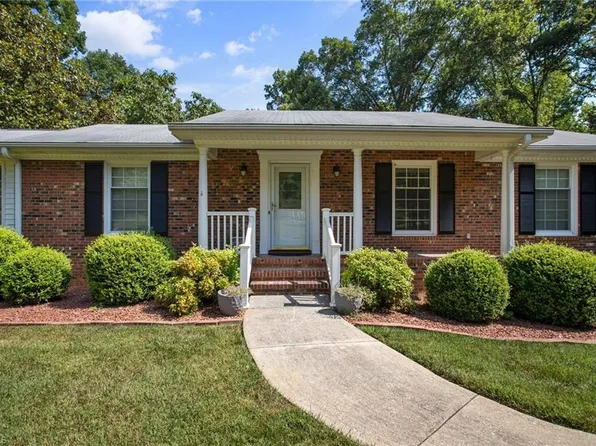 5423 Hiddenbrook Dr, Mc Leansville, NC 27301