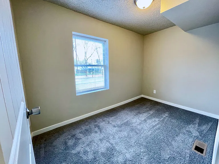 2101 E Willamette / Duplex / LBP — Photo 16