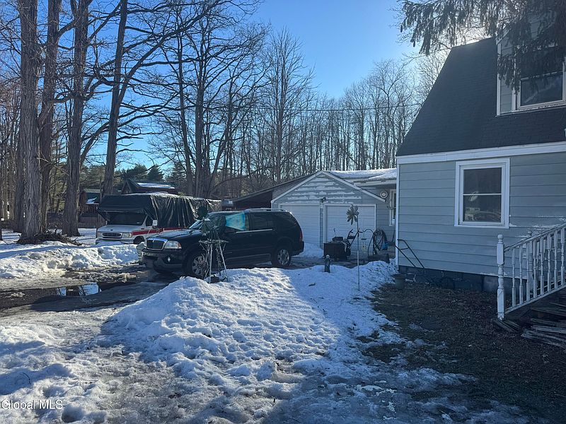 2nd image of 1033 Rock City Road