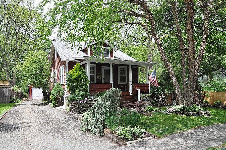 1st image of 40 Derwent Ave