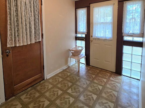 4th image of 1021 E 3rd Ave