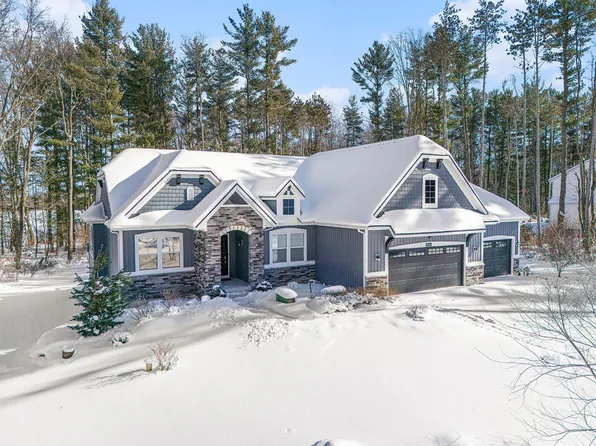 8609 Bentham Ct NE, Rockford, MI 49341