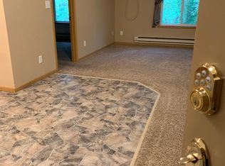 1700 14th St NE APT 8, Faribault, MN 55021