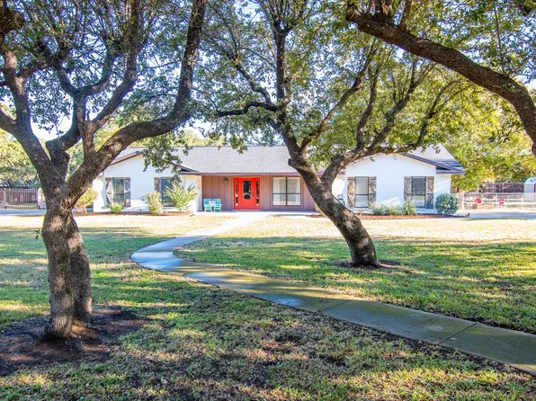 8 Sherman Dr, Brownwood, TX 76801