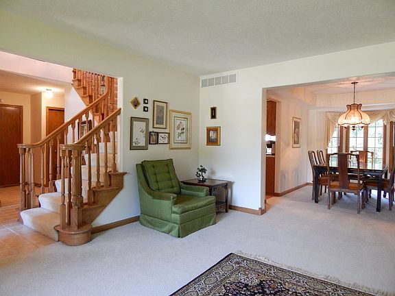 5th image of 1078 Harrington Ln