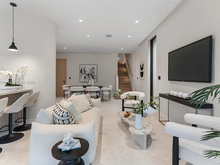 2330 SW 36th Ave — Photo 8
