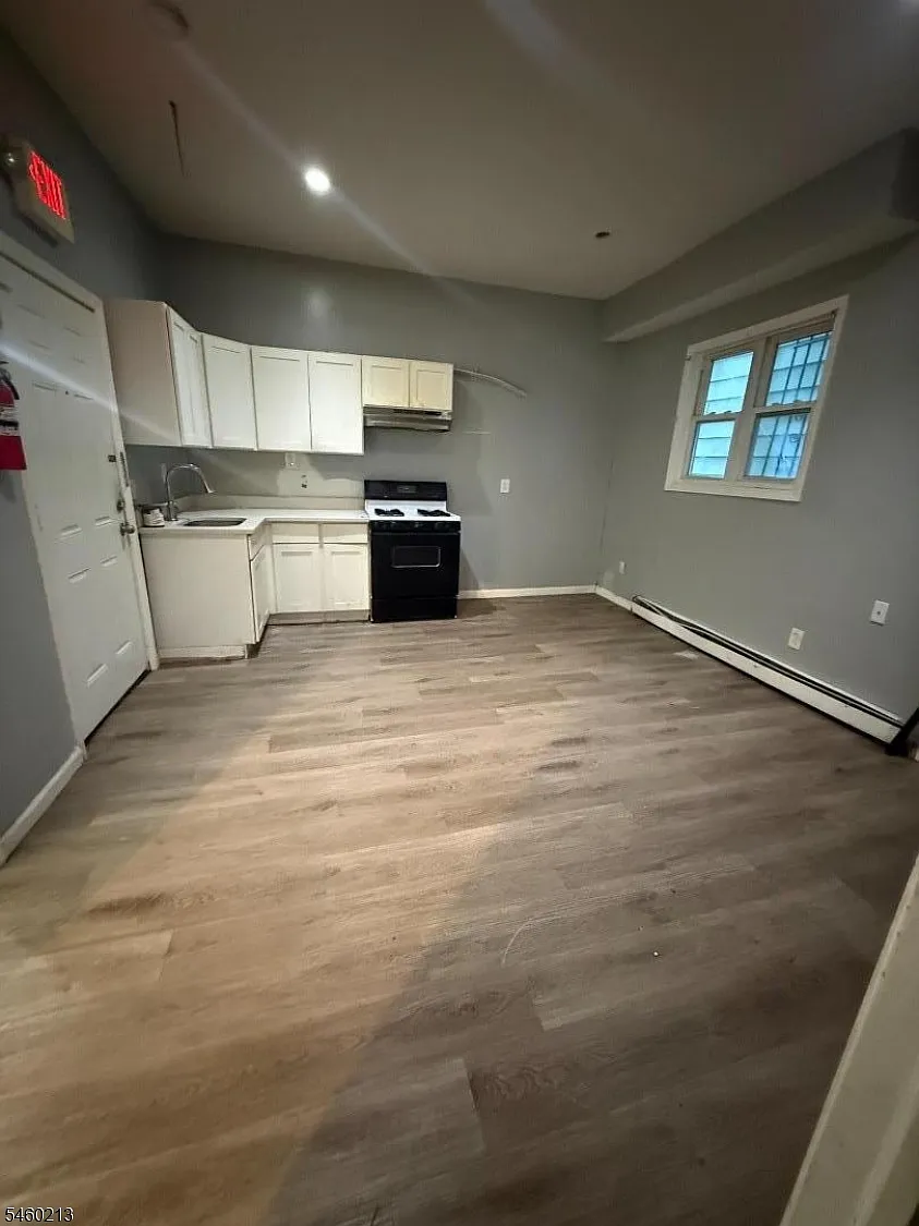 2 bed, 1.0 bath, 700 sqft, $1,450 — Photo 1
