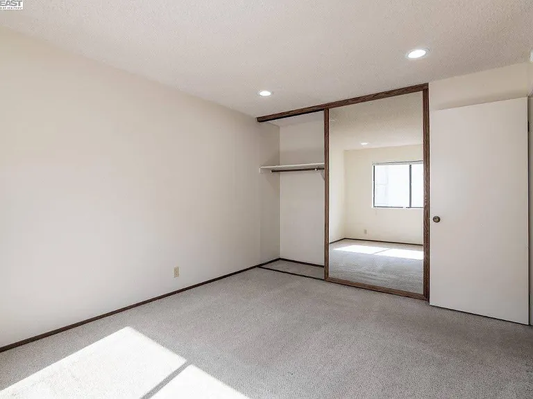 Walnut Ter — Photo 2