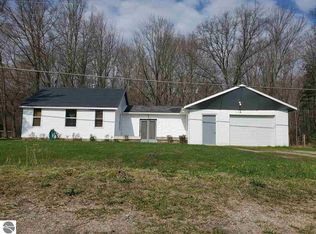 1515 N Seven Mile Rd, Sanford, MI 48657