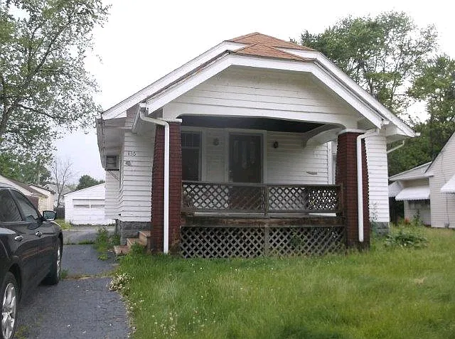 836 Kenmore Ave SE photo 1