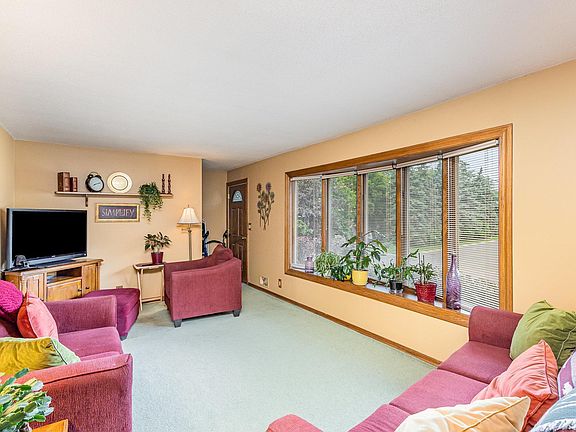 3rd image of 543 11th Ave S