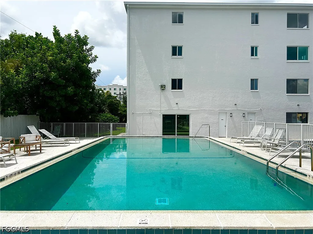 2 bed, 2.0 bath, 917 sqft, $1,400 — Photo 4