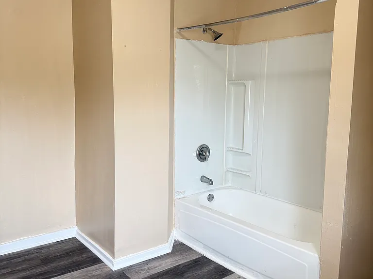 529 Wilson St — Photo 12