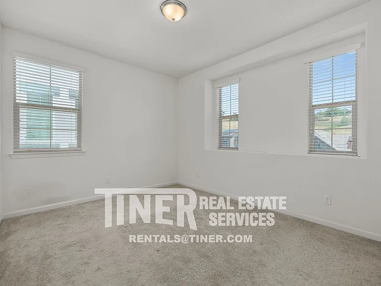 8082 Avanti Dr — Photo 31