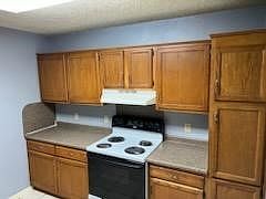 5th image of 304 McBride St