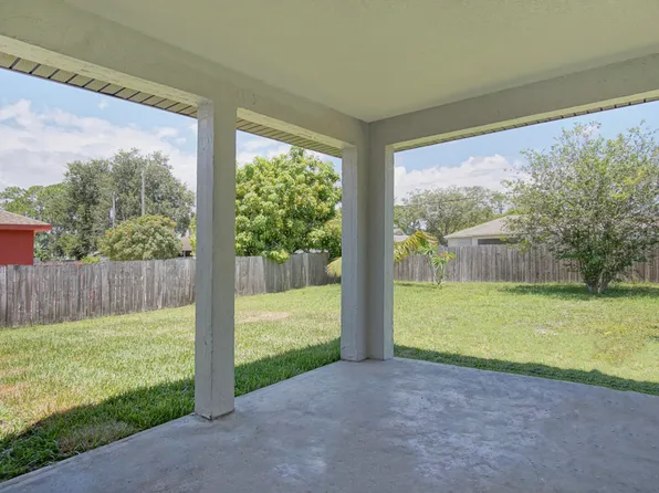 425 SE Karney Terrace, Port St Lucie, FL 34983