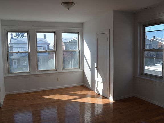 5th image of 7036 Torresdale Ave
