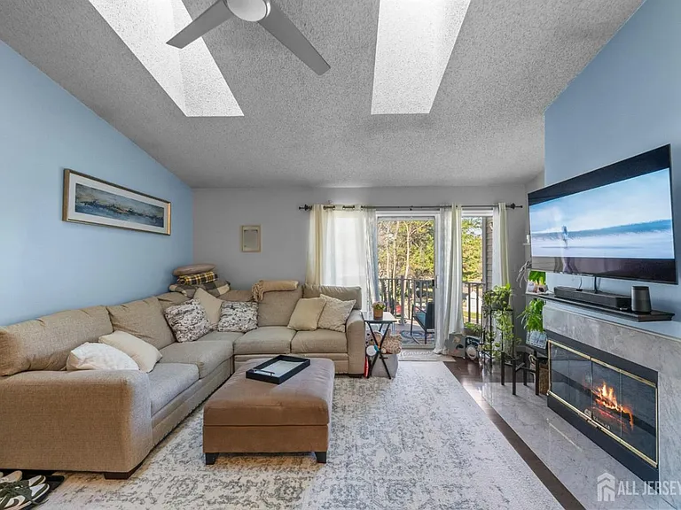 9 Ruby Ct — Photo 3