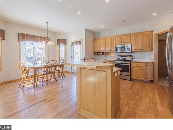 4th image of 23630 Carmen Ct