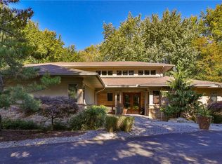 2233 Yorkshire Cir, Allentown, PA 18103