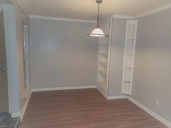 2nd image of 1933 Myrna Ln