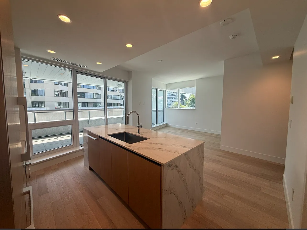 2 bed, 753 sqft, $2,600 — Photo 3