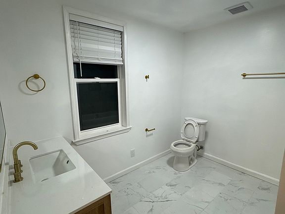 5th image of 2345 Fremont Pl