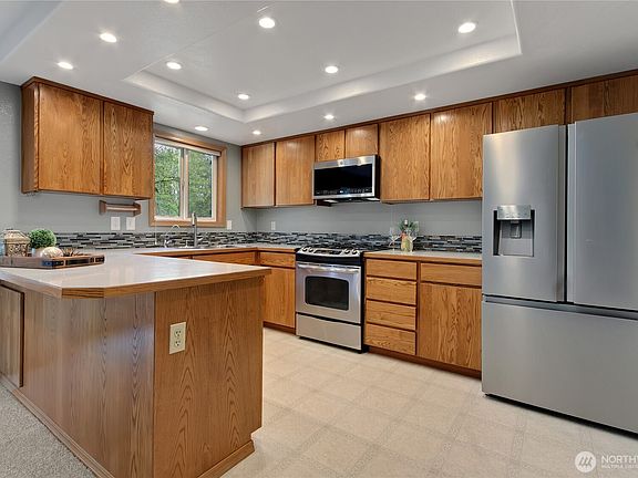 4th image of 800 19th Avenue SE