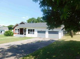 215 S 5th St, Paris, AR 72855
