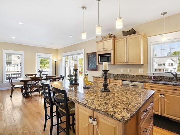 5th image of 26 Putnam St #26