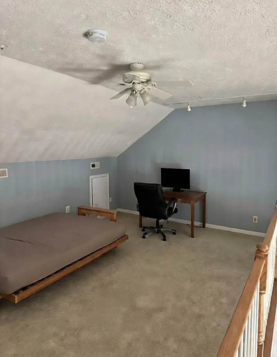 3 bed, 2.5 bath, 1452 sqft, $1,100 — Photo 3