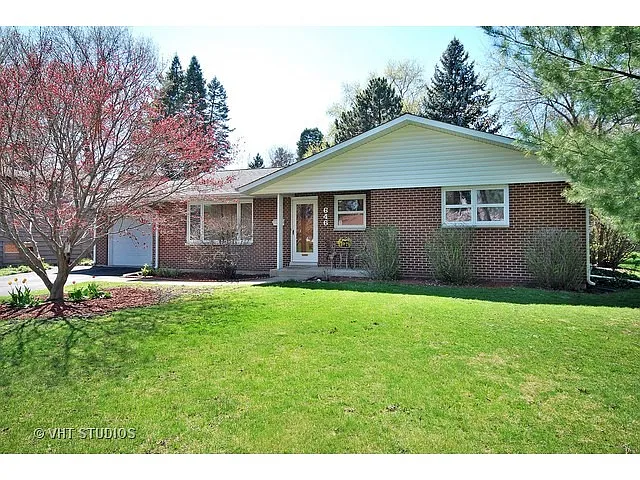646 N Lincoln Ave photo 1