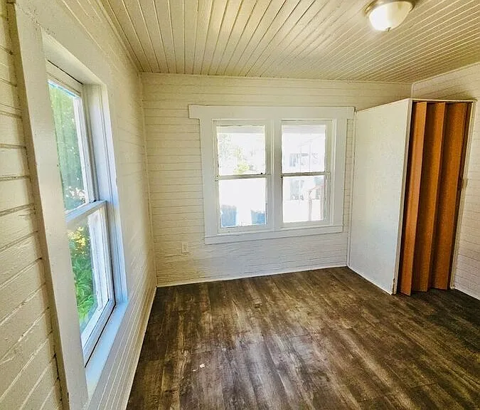 1135 Polk St W — Photo 15
