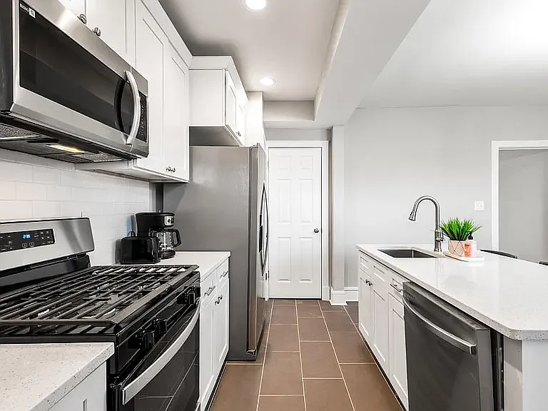 3 bed, $2,750 — Photo 2