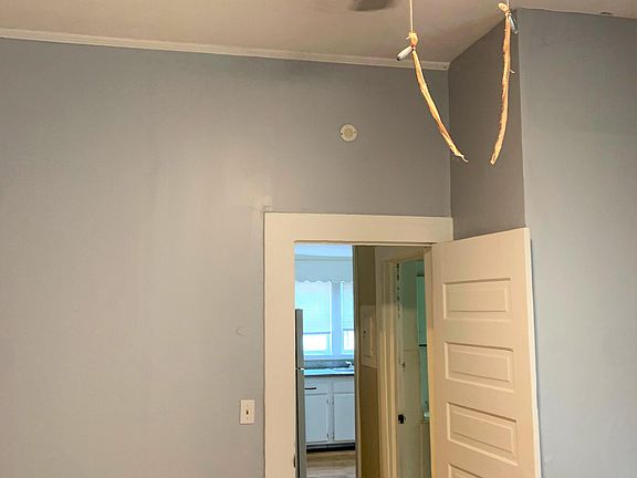 5th image of 1005 Hampton St NW