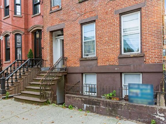 3rd image of 259 York St