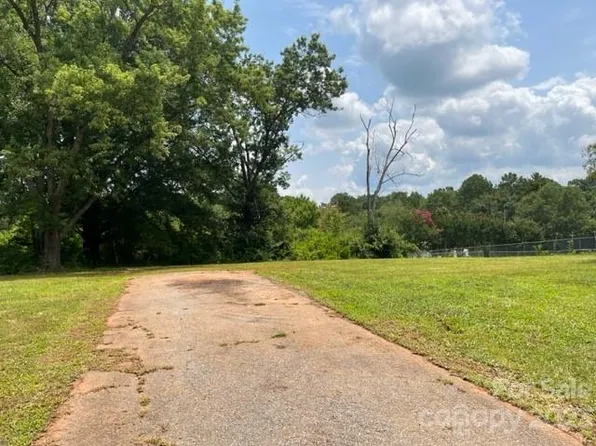 2581 Raintree St, Connelly Springs, NC 28612