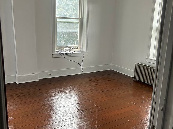 5th image of 219 Broad St